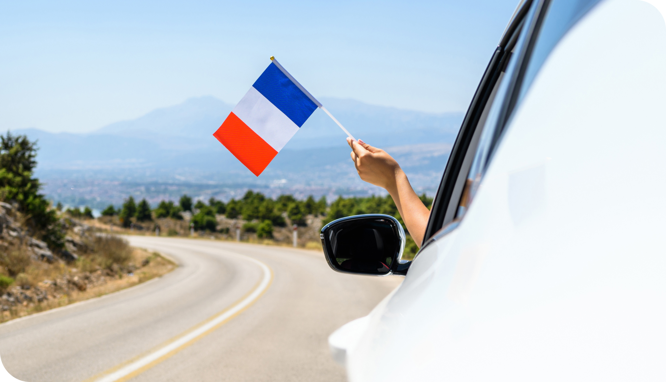 /blog/car-hire-insights/driving-a-rental-in-france-laws-documents-local-tips